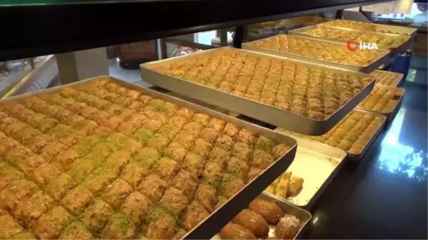 Baklava ve bayram şekerleri satıcıları geçtiğimiz yılları arıyor