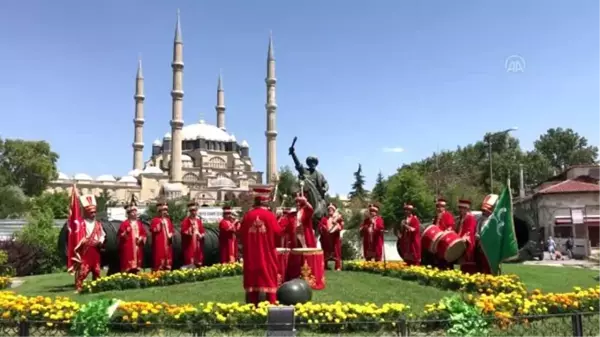 Selimiye Meydanındaki mehteran konseri izleyenleri büyüledi