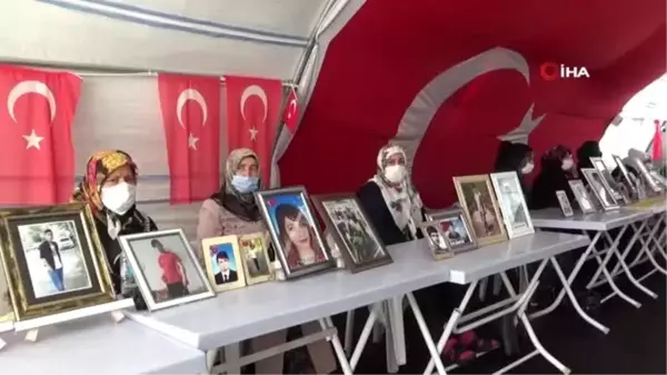 Herkes bayramı sevdikleri ile geçiriyor, onlar evlatlarından gelecek haberi bekliyor