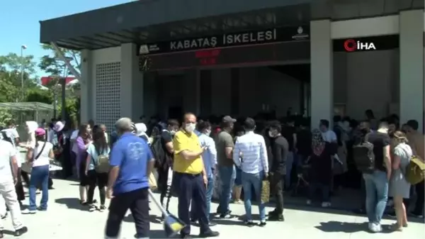 Vapur iskelelerinde Adalar yoğunluğu