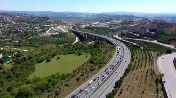 Son dakika haber! Dönüşe geçen tatilciler Anadolu Otoyolu'nda yoğunluk oluşturdu