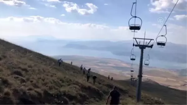 Nemrut Kalderası'nda zirve yürüyüşü düzenlendi