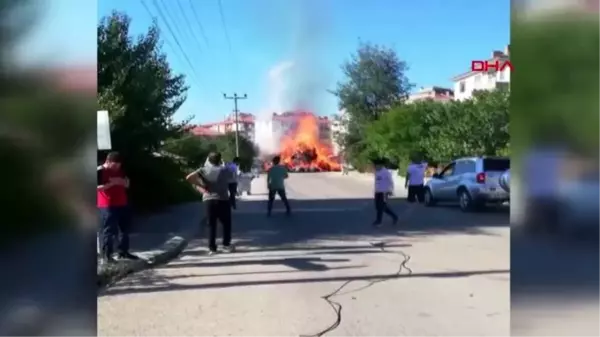 Son dakika haber: Ankara'da, saman yüklü TIR alev alev yandı