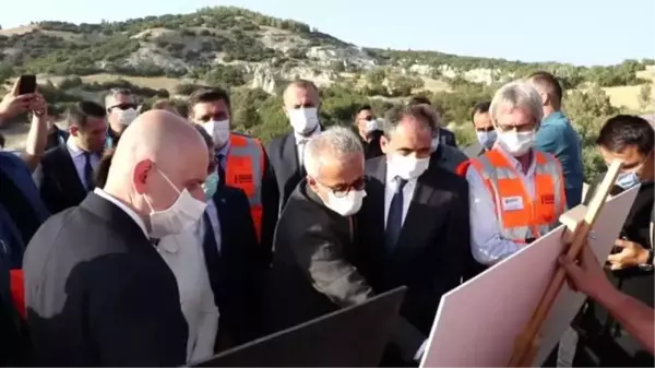 Bakan Karaismailoğlu, Uşak Çevre Yolu'nu inceledi