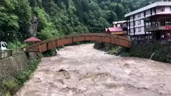 Rize'deki şiddetli yağış (2)