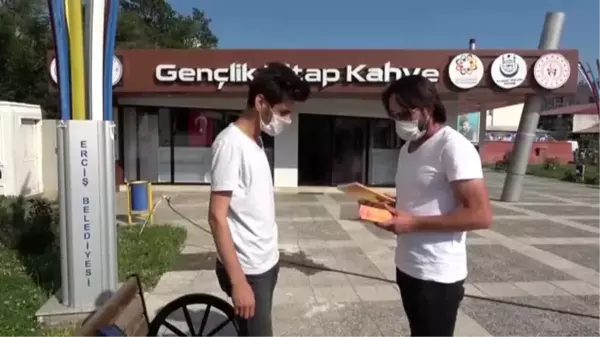 Konyalı öğretmen yazdığı kitabın geliriyle doğudaki köy okullarını onardı