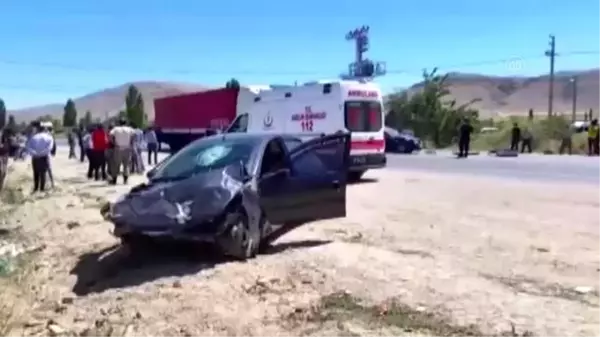 Son dakika haber... 2 otomobil çarpıştı: 2 ölü, 2 yaralı