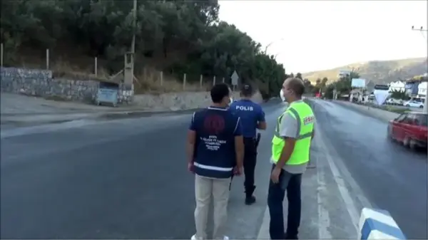 Kuşadası'nda 8 tur aracına ceza uygulandı