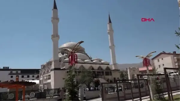 Hakkari'nin en büyük camisi dualarla ibadete açıldı