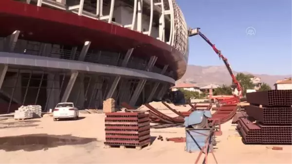 Son Dakika | Gençlik ve Spor Bakanı Kasapoğlu, Erzincan Şehir Stadyumu'nu gezdi