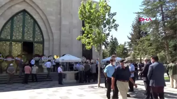 KAYSERİ Koronavirüsten ölen KTO eski Başkanı Mehmetbeyoğlu toprağa verildi