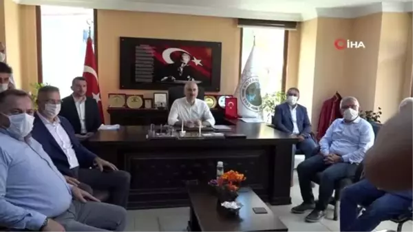 Ulaştırma Bakanı Karaismailoğlu, selin vurduğu Kovanlık ve Çaldağ beldelerinde incelemelerde bulundu