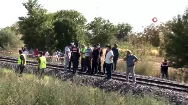 Lokomotifin çarptığı iki gençten biri hayatını kaybetti