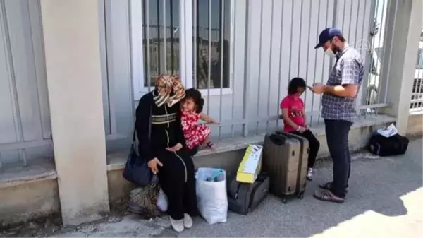 Suriyelilerin ülkelerindeki güvenli bölgelere dönüşleri sürüyor