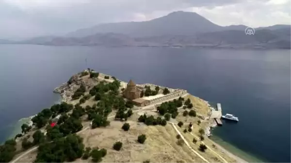 (DRONE) Akdamar Kilisesi'ndeki 8. ayin Kovid-19 tedbirleri altında yapılacak (1) - VAN