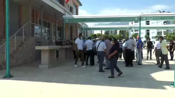 Denizli'deki kuruyemiş işletmesinde çıkan yangında ölen 2 işçi toprağa verildi