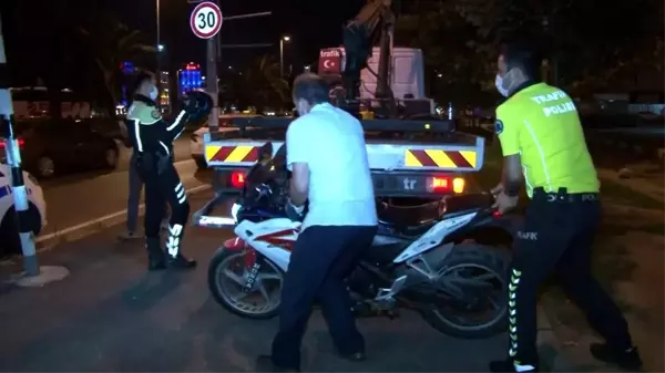 Polisin 'dur' ihtarına uymayan silahlı motosikletli kaçarken kaza yaptı