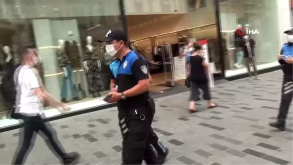 İstiklal Caddesi'nde polis ekiplerinden maske uyarısı