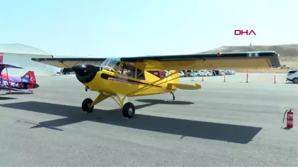 Eskişehir'de akrobasi pilotlarının gösterisi nefes kesti