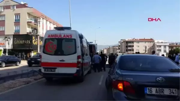 Son Dakika | BURSA Annesini elini bırakıp yola koşan Ümmü Gülsüm, kamyon çarpması sonucu öldü