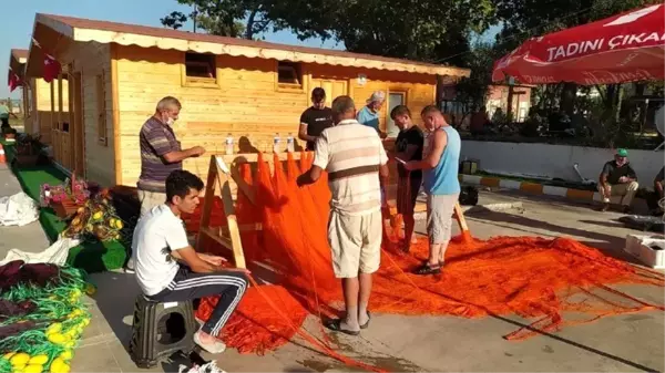 Akçakoca'da balıkçılar poyraz nedeniyle limana sığındı