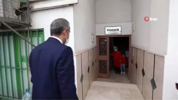 Belediye Başkanı, makam aracı ile minik öğrenciyi ilk dersine bıraktı