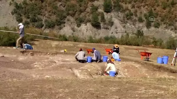 (DRONE) Kastamonu'da Kahin Tepe kazısında eski döneme ait tapınak bulundu (1)