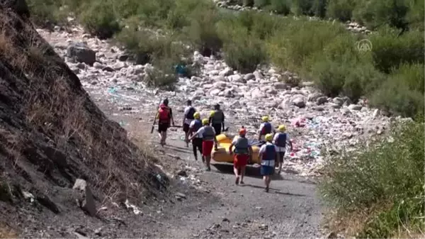 Zap Deresi'nde rafting heyecanı