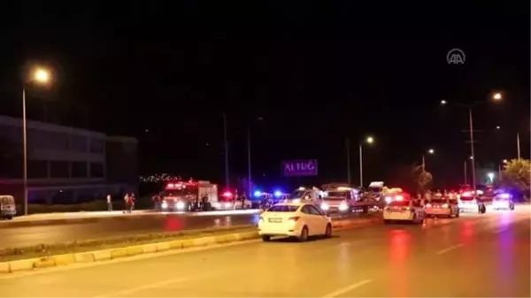 Denizli'de karşı şeride geçen otomobilin ticari araçla çarpışması sonucu 10 kişi yaralandı