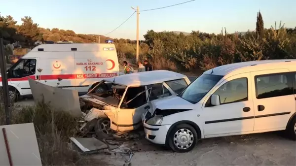 Kuşadası'nda iki otomobil kafa kafaya çarpıştı, 2 yaralı