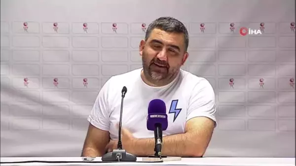 Ümit Özat: 