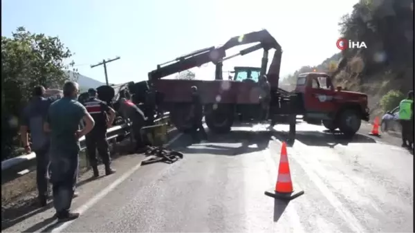 Kastamonu'da freni boşalan kamyon devrildi: 1 yaralı