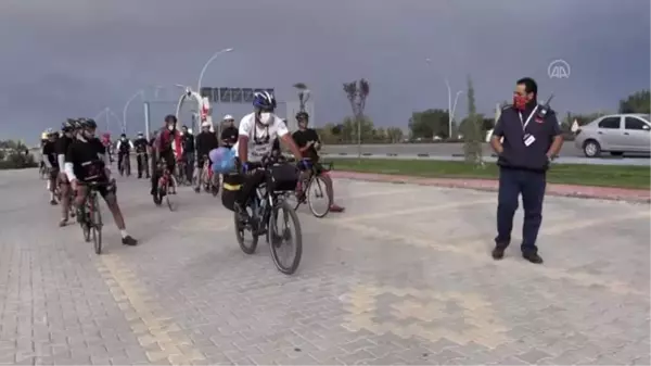 Yetimlere farkındalık için bisikletle Malatya'dan yola çıkan İHH gönüllüsü Konya'ya geldi