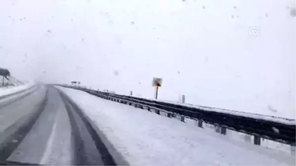 Ardahan'ın yüksek kesimlerine mevsimin ilk karı yağdı