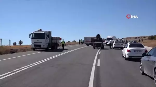 Tunceli'de iki araç kafa kafaya çarpıştı, sıkışan sürücüleri ekipler kurtardı