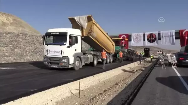 Ulaştırma ve Altyapı Bakanı Karaismailoğlu, Harput Mahallesini gezdi