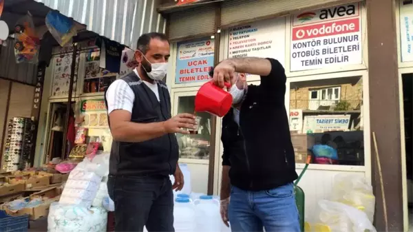 Mardin'in beyaz toprakla mayalanan meşhur üzüm pekmezi tezgahlardaki yerini aldı