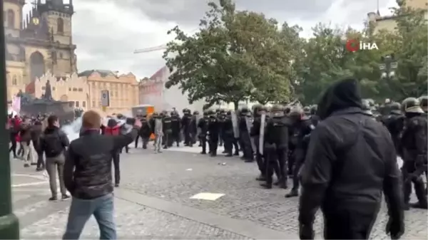 Prag'da holiganlar polisle çatıştı: 20 yaralı, 16 gözaltı