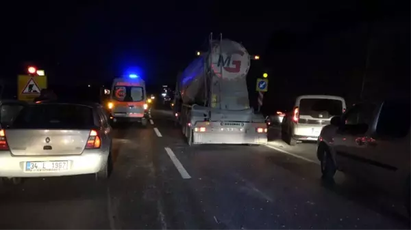 Arnavutköy'de hafriyat kamyonuyla otomobil çarpıştı: 1 yaralı