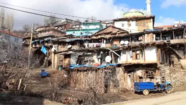 Demirci'nin otantik evleri fotoğrafçıların ilgisini çekiyor