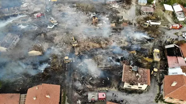 Bolu'da, 12 evin yandığı köy havadan görüntülendi