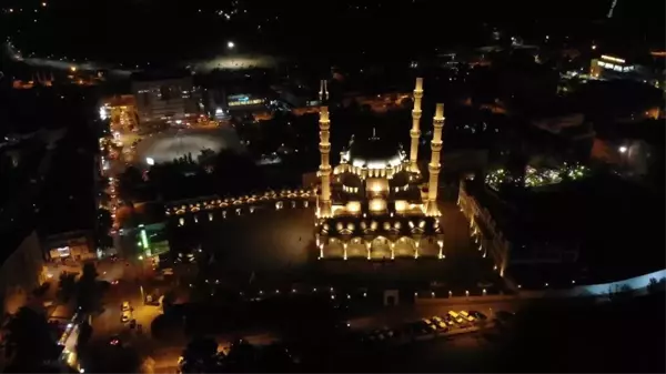 Mevlid Kandilinde camilerden sela sesleri yükseldi