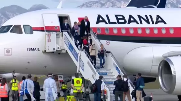 Son dakika... Suriye'daki kamplarda kalan Arnavut kadın ve çocuklar ülkelerine döndü