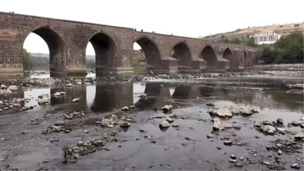 Doğal yaşamın zarar görmemesi için Dicle Nehri'ne 15 metreküp su verildi