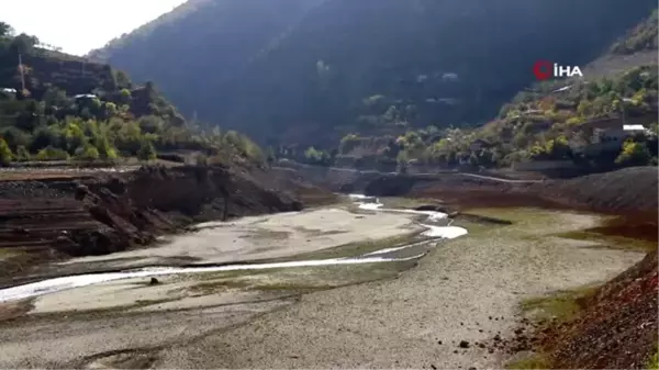 Torul Baraj Gölü'nde su seviyesi 40 metre çekildi