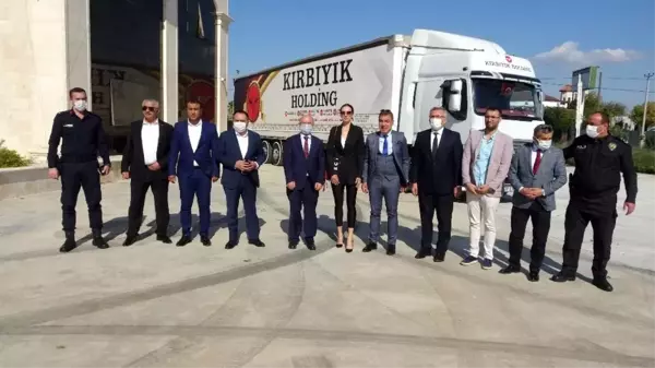 Antalya'dan Bayır Bucak Türkmenlerine yardım tırı