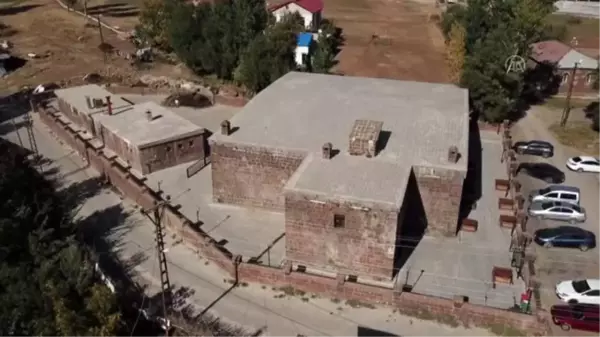 Bitlis'te 5 asırlık han ziyaretçilerini zamanda yolculuğa çıkarıyor