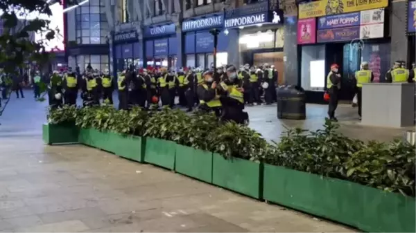 Son dakika haberleri | İngiltere'de karantina protestosunda 104 kişi gözaltına alındı