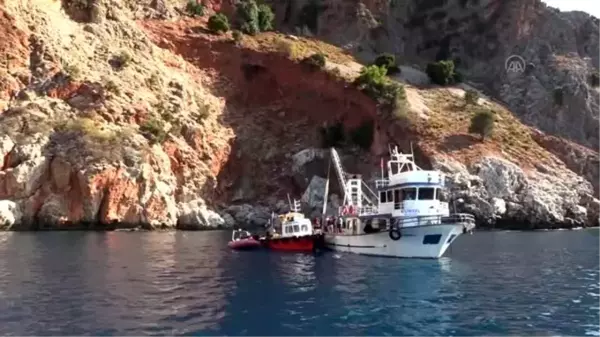 Alanya'da batan tur teknesi su altından çıkarıldı