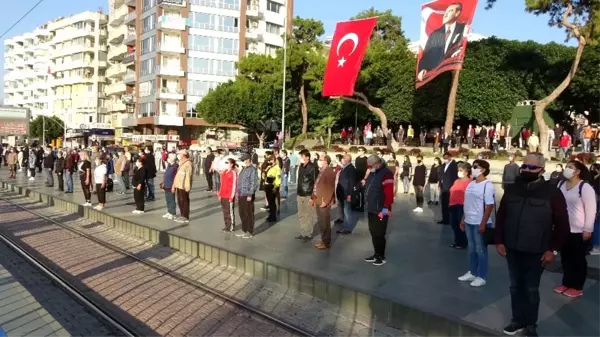 Antalya'da sosyal mesafeli 10 Kasım töreni